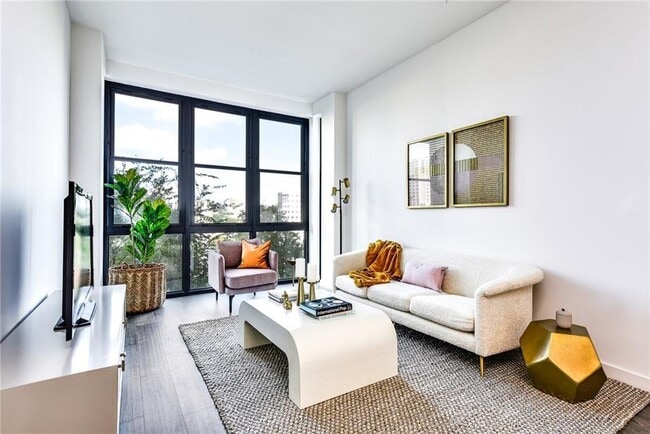 Building Photo - 800 Embassy Dr