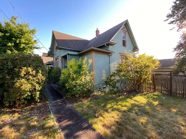 Primary Photo - Rustic 4-Bed, 2-Bath Home in Happy Valley ...