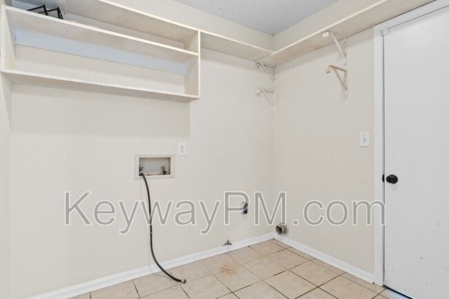 Building Photo - 219 Brooks Dr