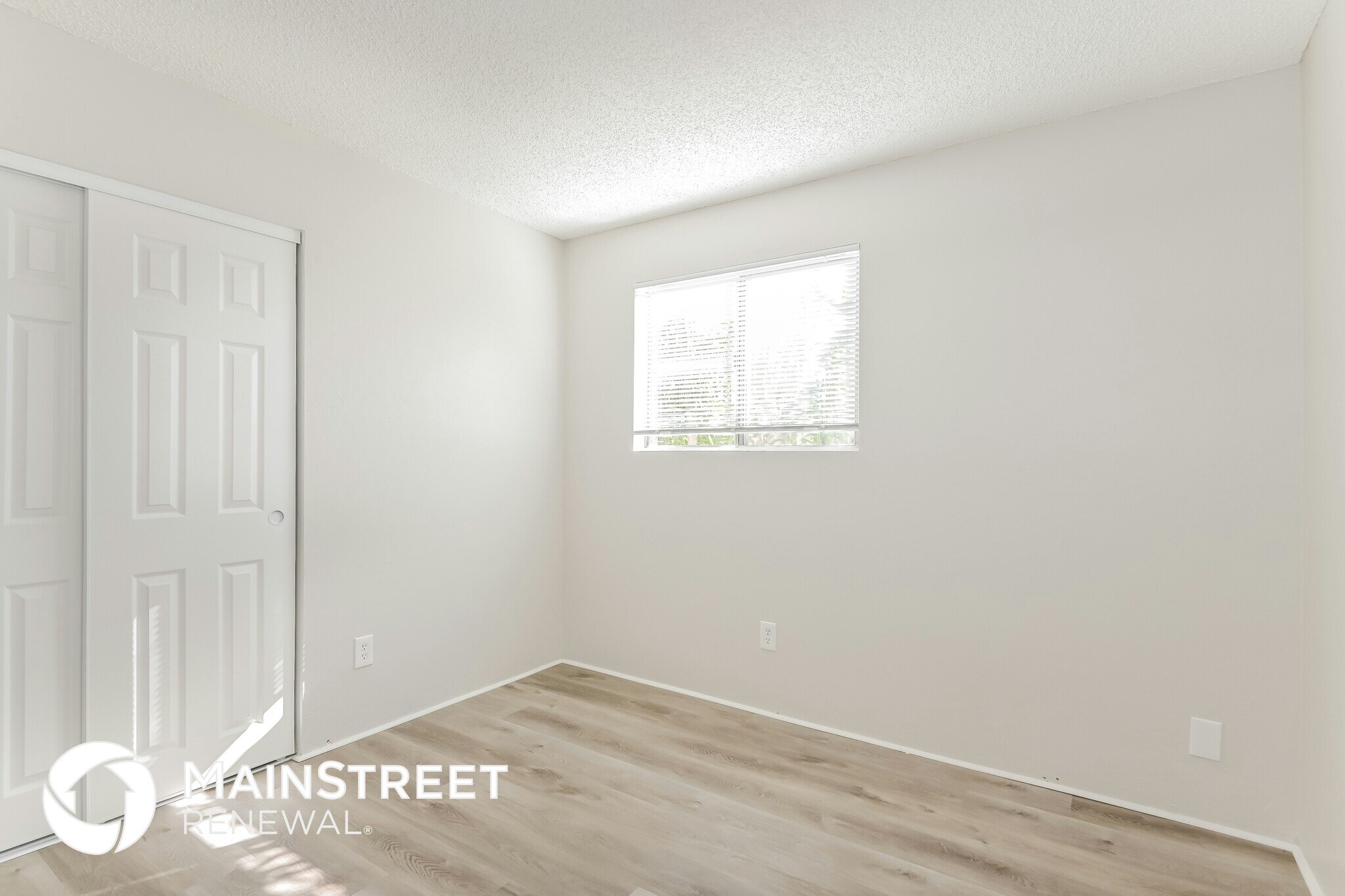 Building Photo - 9802 E Stella Rd