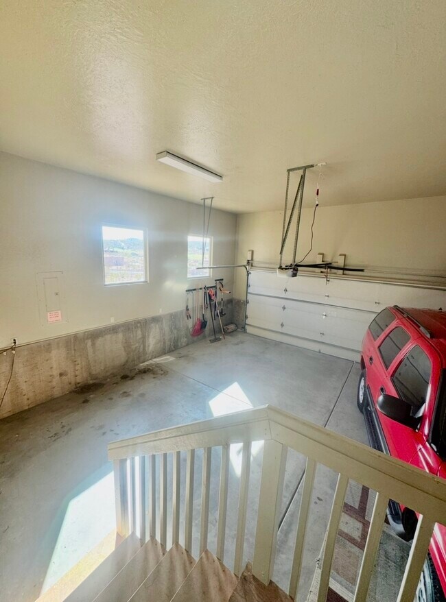 Building Photo - 3369 S 1100 W