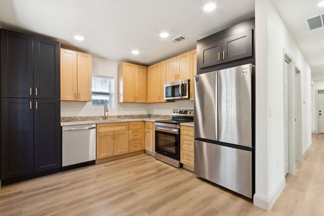 Building Photo - Practically Brand New on Amelia Island!