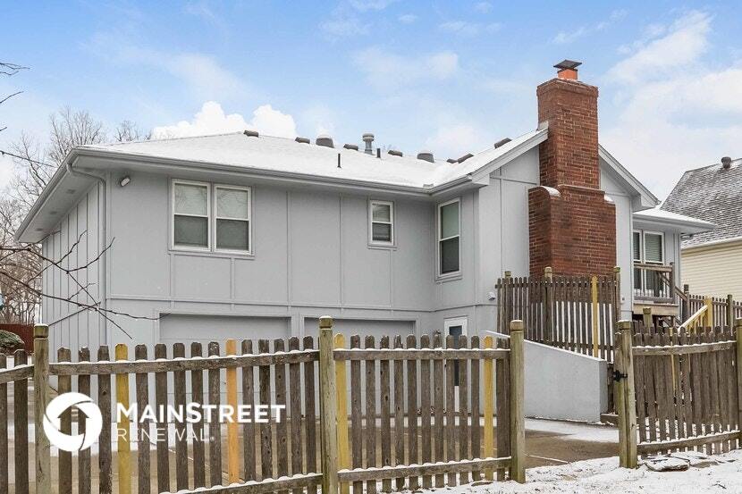 Building Photo - 905 NW Delwood Dr