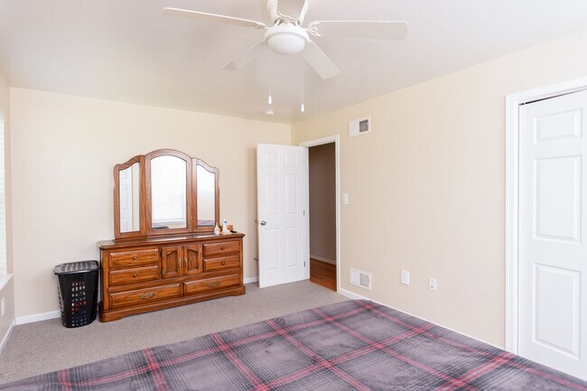 Building Photo - 2072 Sheaffer Rd