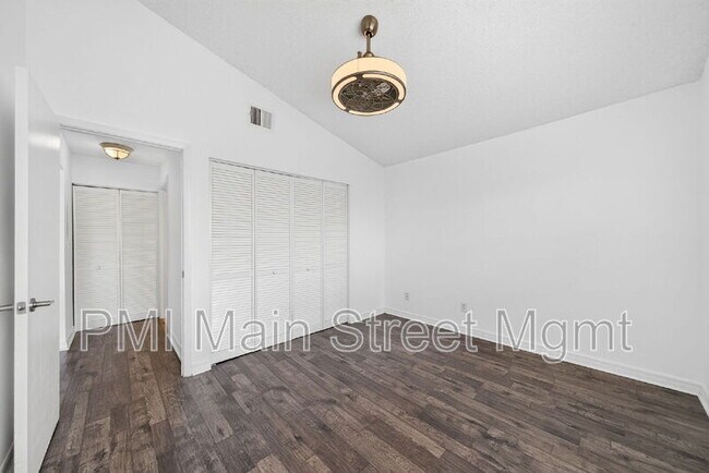 Building Photo - 2512 Woodgate Blvd