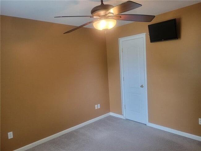 Building Photo - 5555 Holly Springs Dr