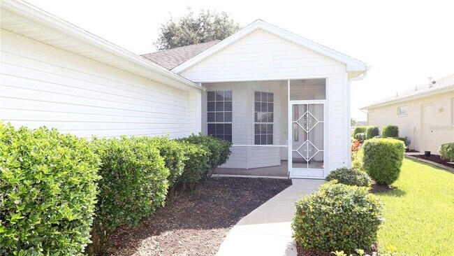Building Photo - 5316 Sir Churchill Dr