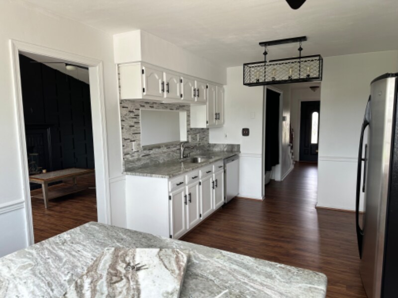 Building Photo - 1705 River Rock Arch