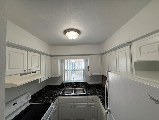 Building Photo - 7210 N Manhattan Ave