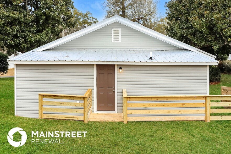 Building Photo - 141 2nd Ave SE
