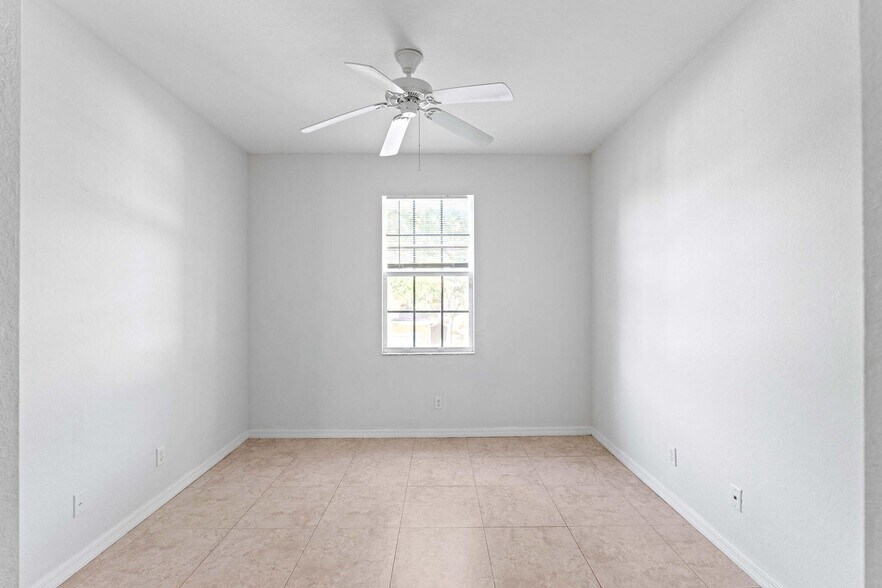 Building Photo - 1002 Pipers Cay Dr