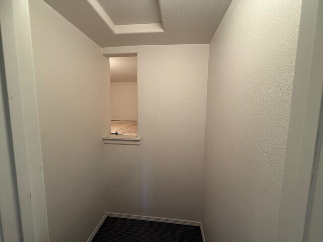 Building Photo - 913 Cardinal Dr