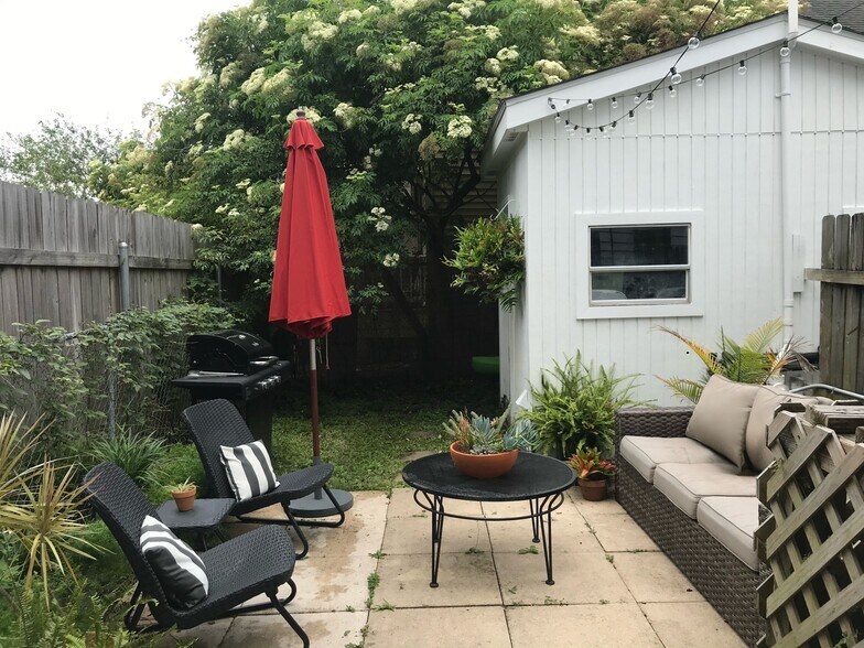 Backyard Patio. Shed for Washer/dryer hookups - 3611 Banks St
