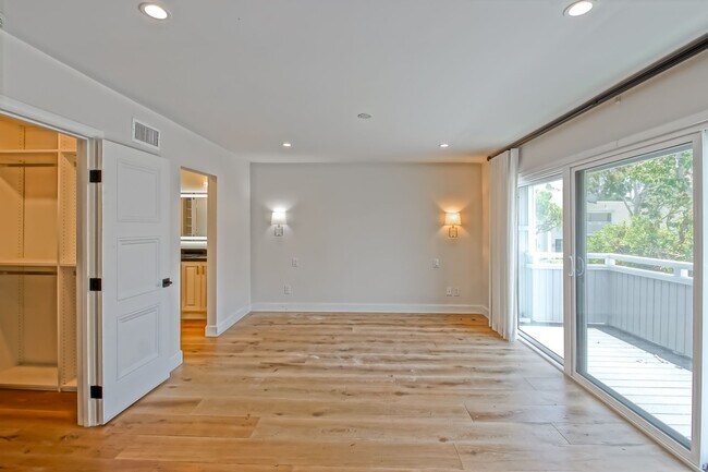 Building Photo - 14 Aries Ct