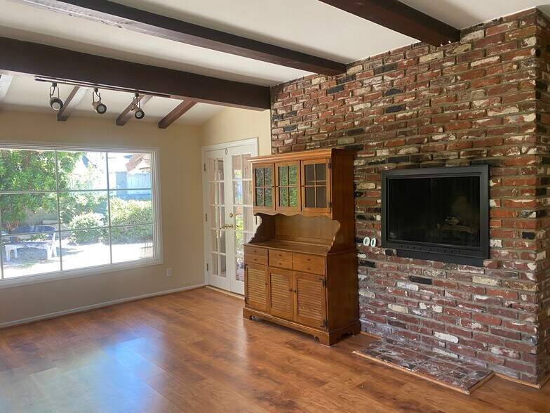 Dining Room - 23724 Aetna St