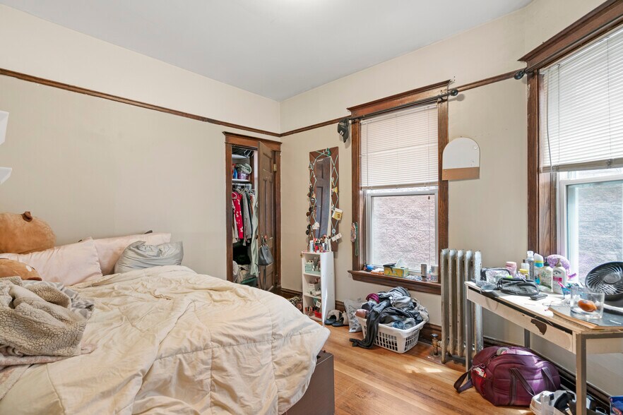 Building Photo - 1210 W Addison St