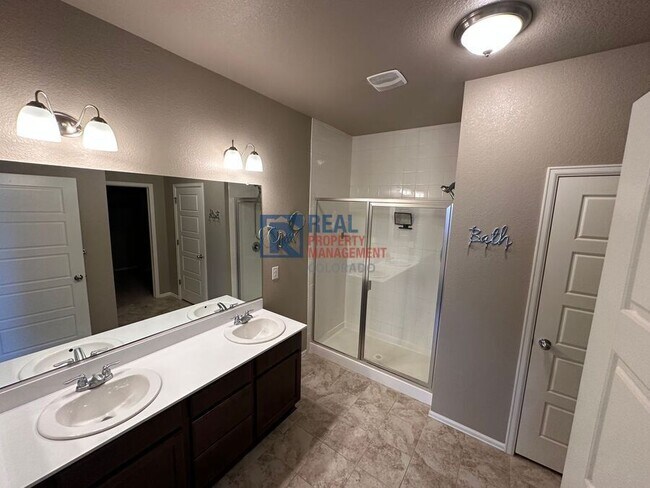 Building Photo - 4854 S Sicily St