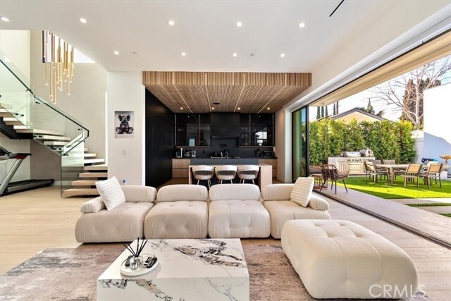 Primary Photo - 5347 Natick Ave