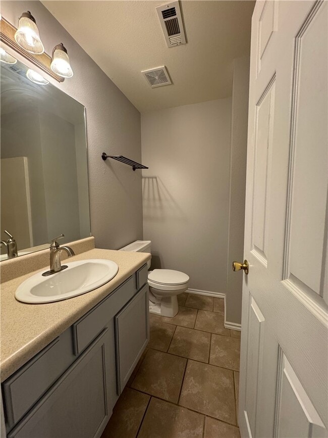 Building Photo - 1582 Willowbrook Dr