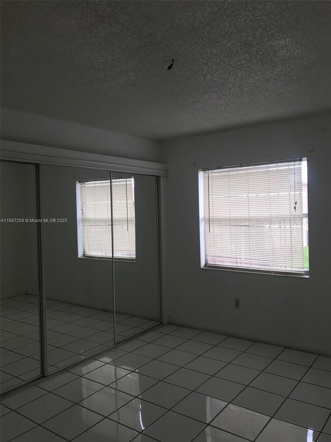 Building Photo - 4140 W 11th Ln