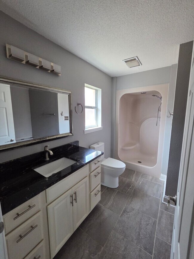 Building Photo - 117 Moonraker Dr