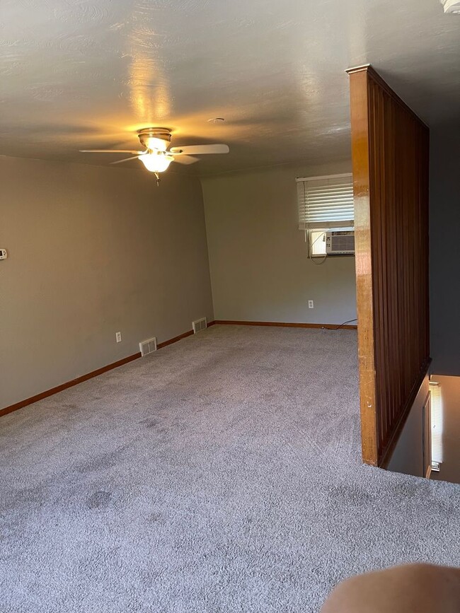 Building Photo - Duplex in prime neighborhood