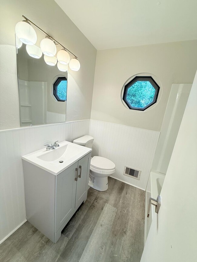 Building Photo - Newly Remodeled 3-Bed, 2-Bath Ranch Style Home