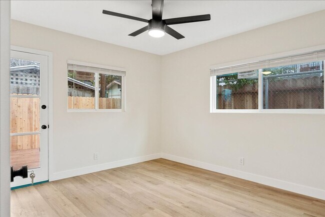 Building Photo - 1347 N Las Palmas Ave