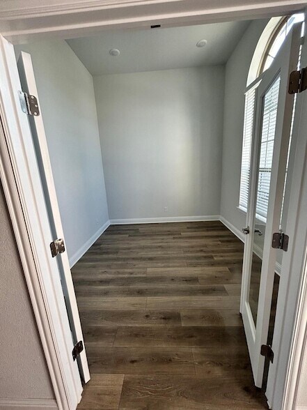 Building Photo - 1704 Dunbrook Rd