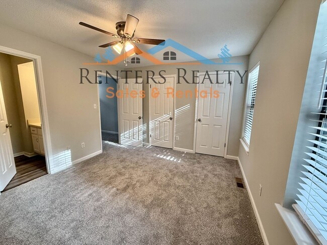 Building Photo - 2 Bedroom Condo with Private Patio
