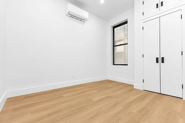 Building Photo - 425 W 57th St
