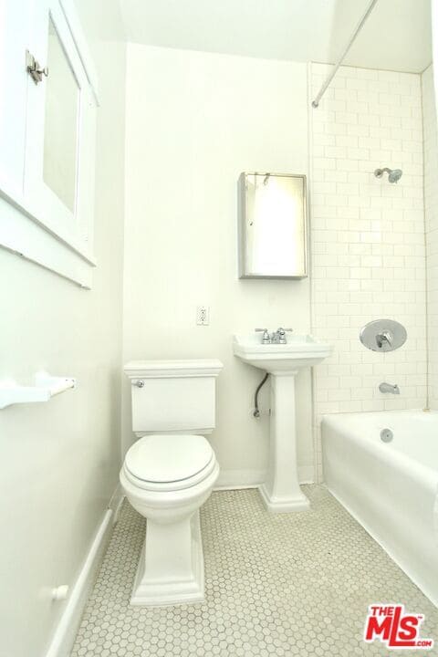 Building Photo - 4559 Lexington Ave