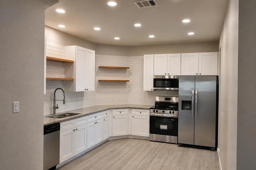 Kitchen - 7952 Blue St