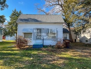 Building Photo - 813 N Sanborn-1 bedroom house with large two car garage