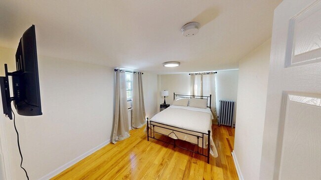 Building Photo - 266 Webster St