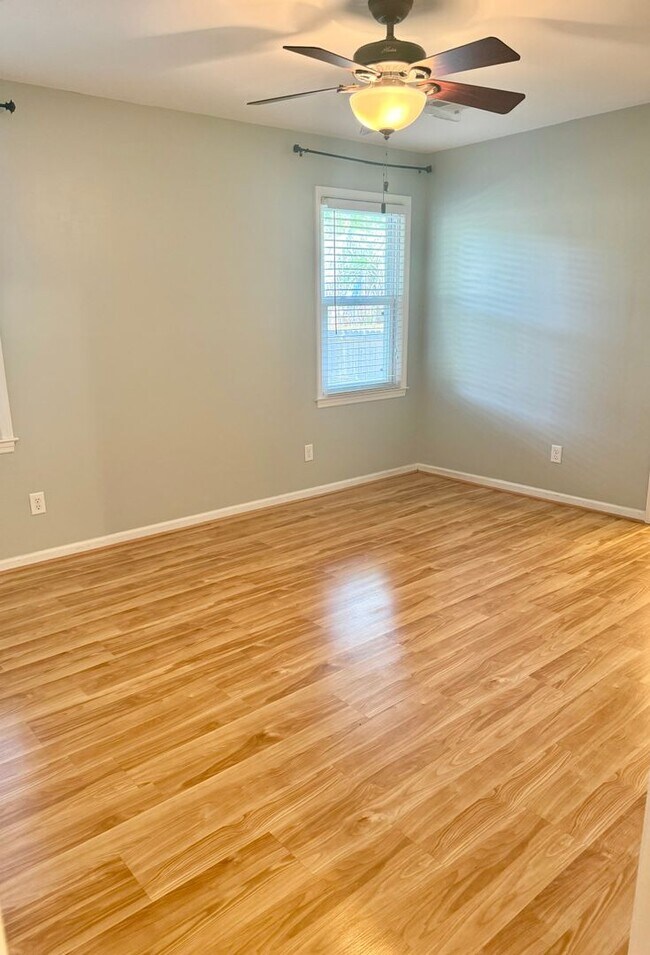 Building Photo - 3/2 Brick Home in Crowfield Plantation in Goose Creek!