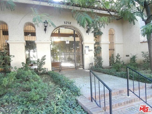 Building Photo - 1711 Grismer Ave