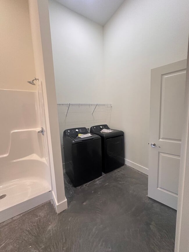 Building Photo - Basement Apartment 1BR/1BA New build in Cl...