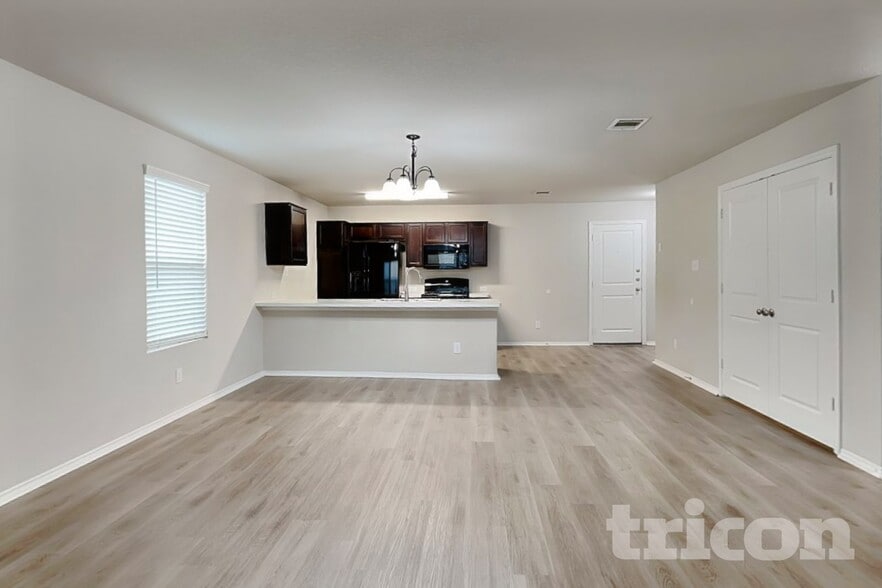 Building Photo - 9727 Marbach Hl