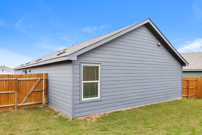 Building Photo - 5715 Leon Pl