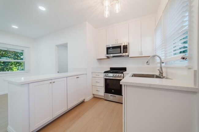 Building Photo - 681 Hillside Terrace