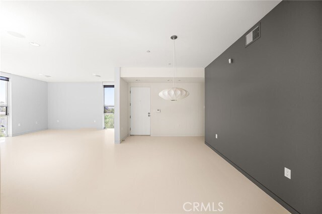 Building Photo - 1351 Havenhurst Dr