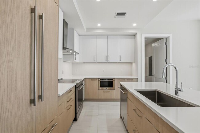 Building Photo - 275 1st Ave S