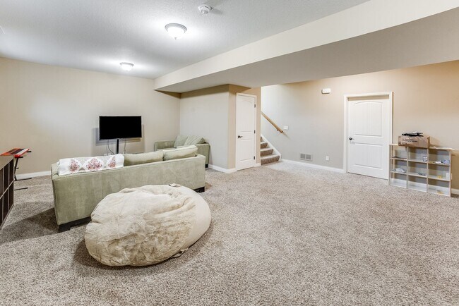 Building Photo - LUXURY 5 BEDROOM HOME AVAILABLE IN MAHOMET