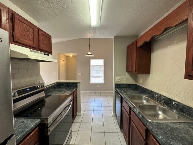 Building Photo - 2 Bedroom 2 bath unit for rent ~ water, se...