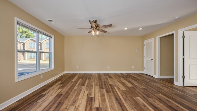 Building Photo - Now Showing: 1BR, 1BA duplex (Do not apply...
