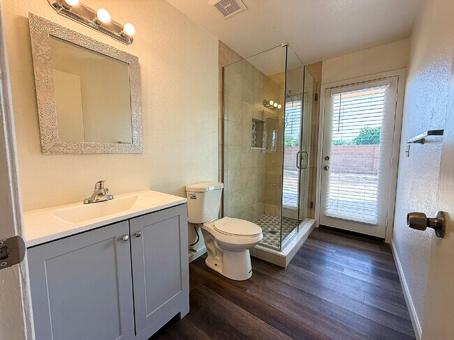 Building Photo - Spacious Garden Lakes Beauty – Vaulted Ceilings, 3-Car Garage & Stunning Upgrades!