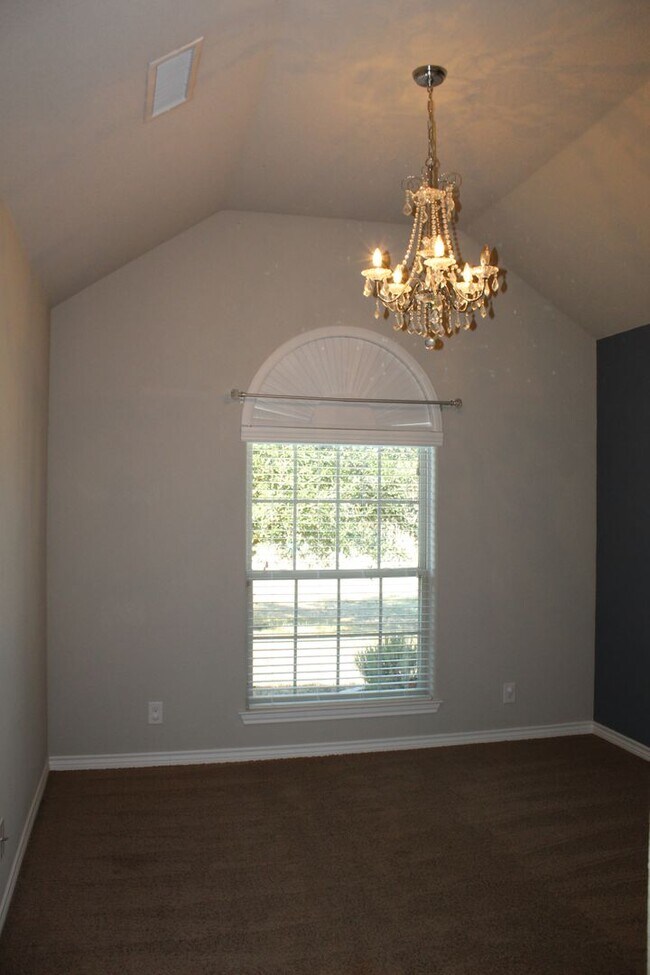 Building Photo - 5 BEDROOM, BELTON ISD