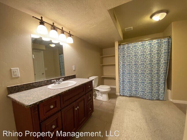 Building Photo - 6 br, 3.5 bath House - 8099 Pine Lake Circle