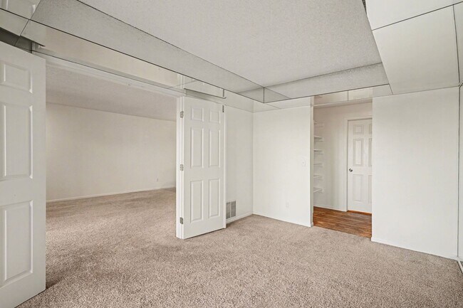 Building Photo - Ground Level Condo! 1 Bed 1 Bath In Littleton!